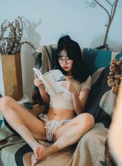 日韩模特走秀大赛_十万网红美女美酱